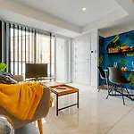 Modern 1Br Apartment Central Location