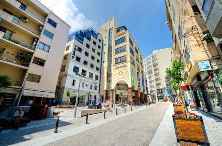 Modern 1br Location Apartment