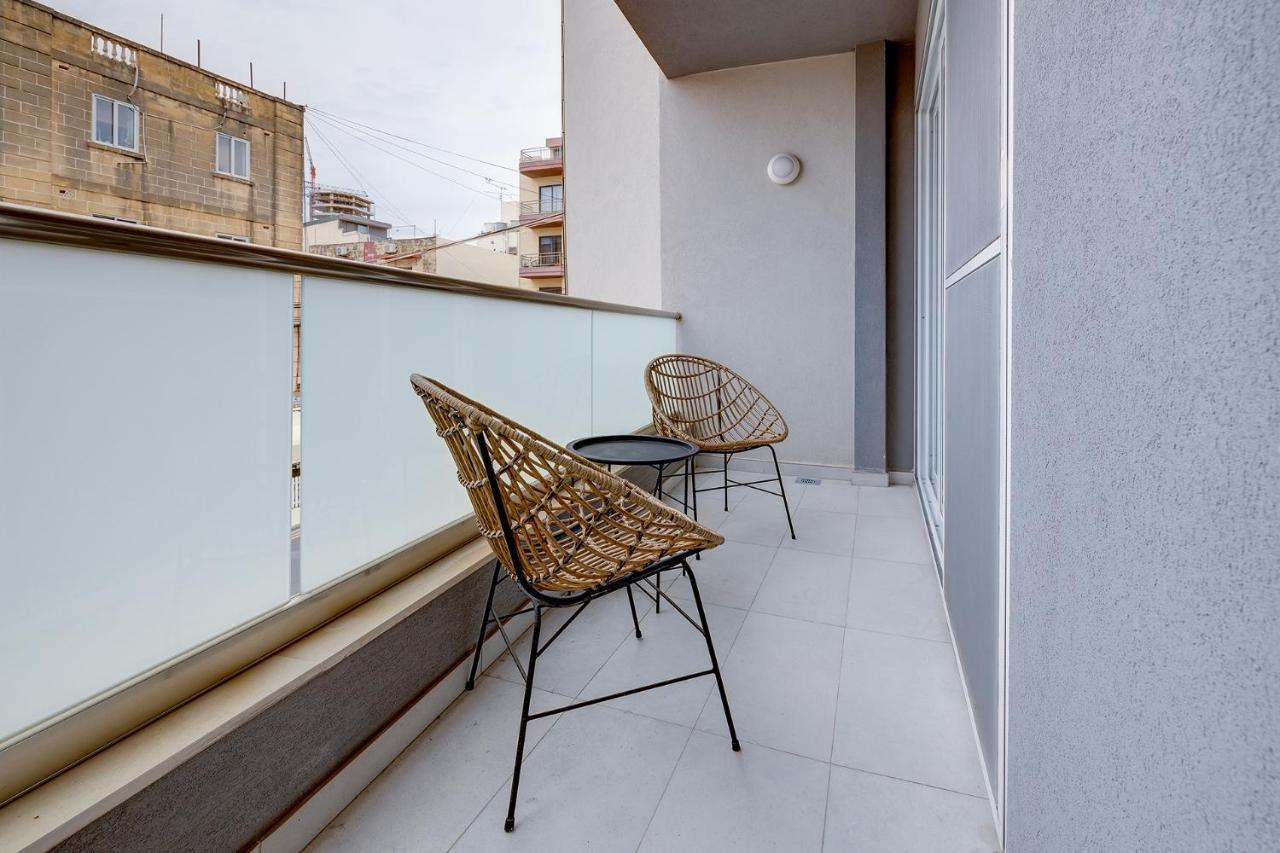 Modern 1br Location